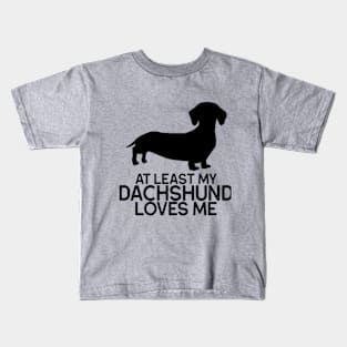 At Least My Dachshund Loves Me graphic | Dachshund | Weiner Dog Shirt | Dog Lover | Dog Mom & Dad Kids T-Shirt